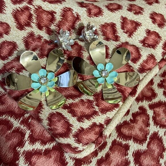 Earrings dangling flower from estate sale - Picture 1 of 3